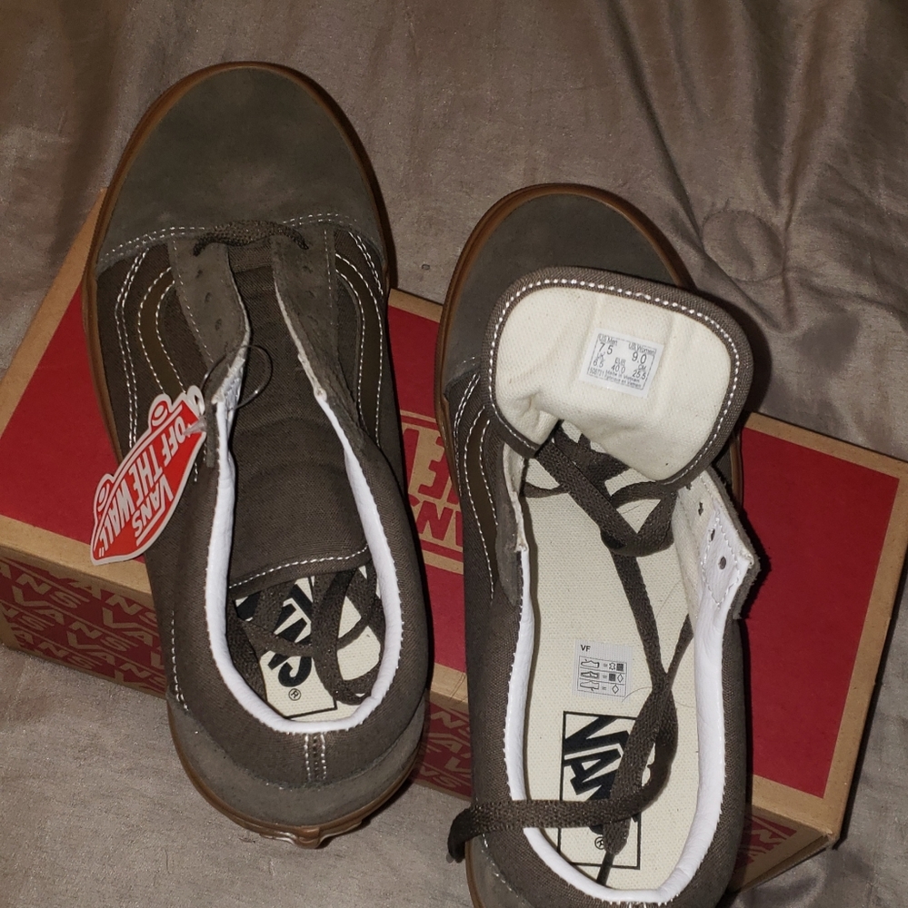 Vans - Picture 3 of 6